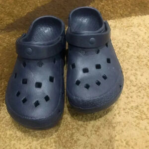 Knock off to crocs no name kids shoes